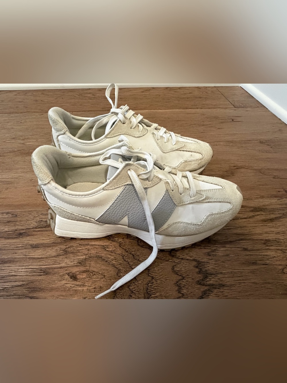 New Balance 327 White and Light Gray size 9